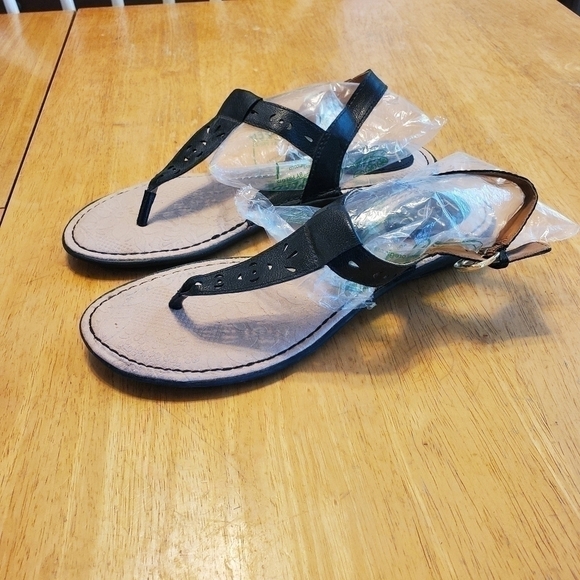 Born Concepts Faux Leather Women's Sandals With Buckle Closure sz 9m - Picture 2 of 11